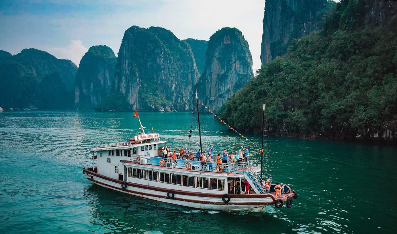 Is Bai Tu Long Bay Now Busy? » Lan Ha Bay Cruise Luxury