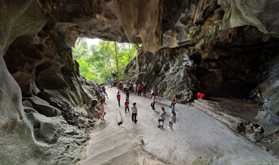Trung Trang Cave in Cat Ba Island to Boost Your Imagination Lan Ha