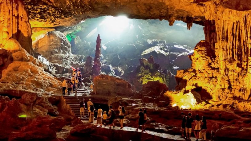 Thien Cung Cave in Halong Bay - Attractively Shaped Heaven Cave