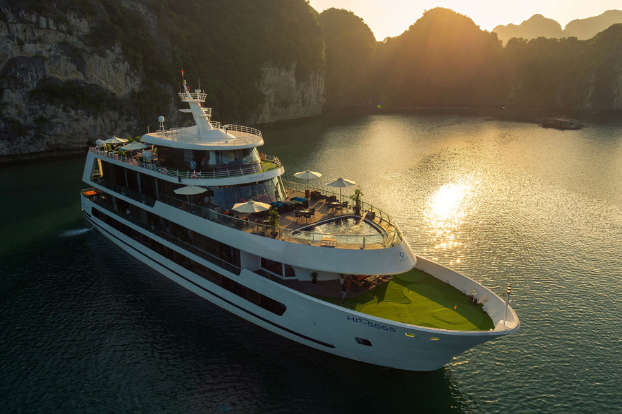 Stellar of the Seas Cruise Lan Ha Bay