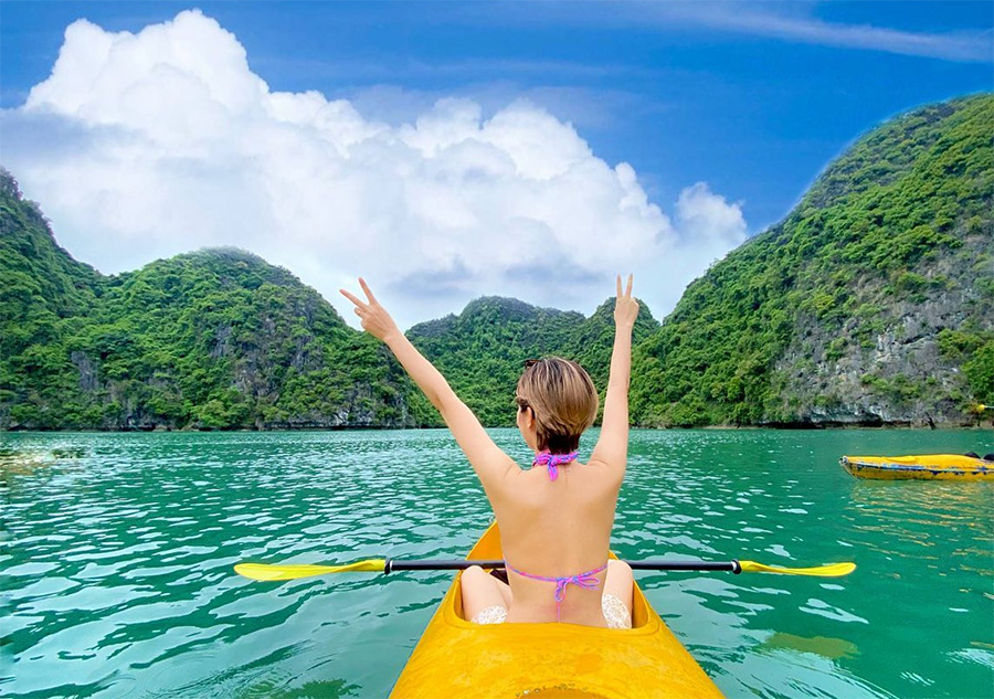 Kayaking in Halong Bay – Exciting experience to explore the nature