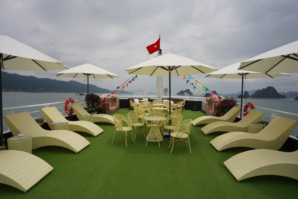 Crystal Holidays Cruises in Bai Tu Long Bay