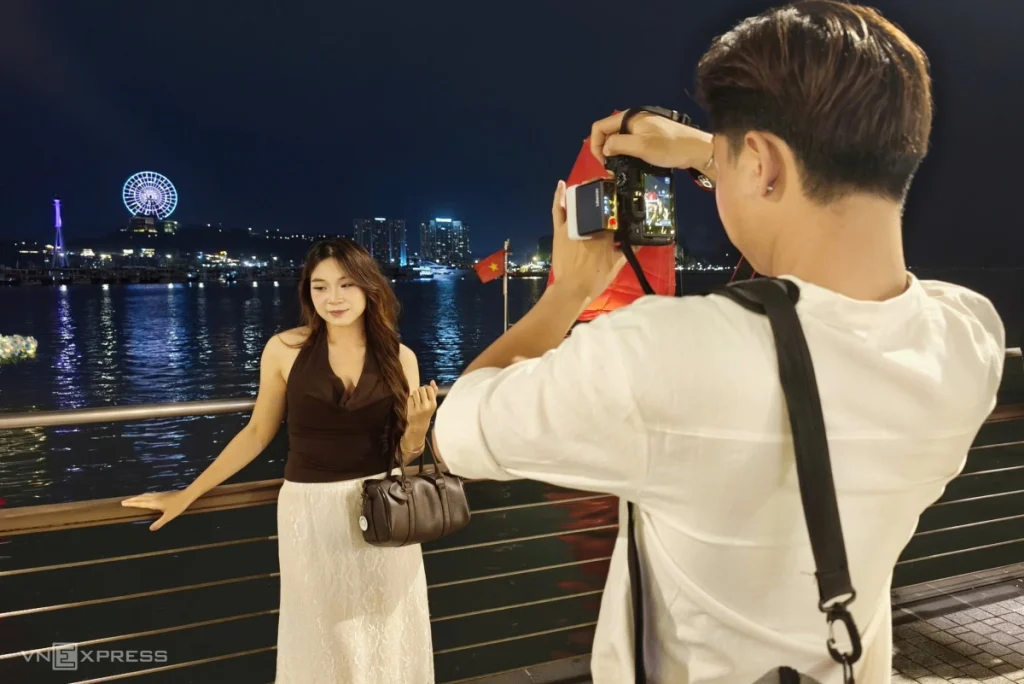 Halong Bay by night with VUI-Fest nigh activities