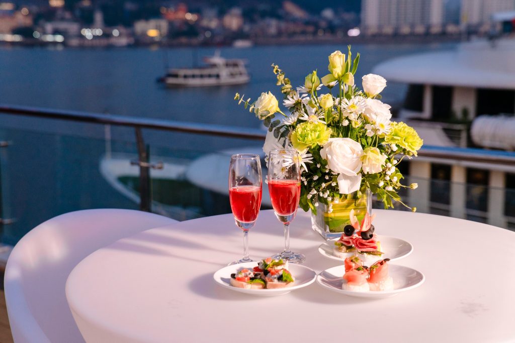 Luna Dinner Cruise in Halong Bay